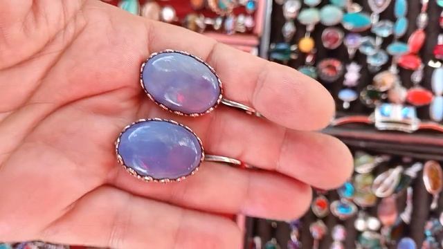 Серьги с камнем натуральным и выращенным.