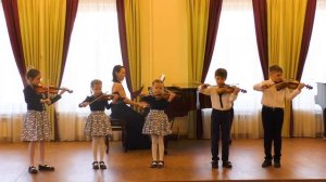 Выступление ансамбля "Дебют" на концерте струнного отдела 2025