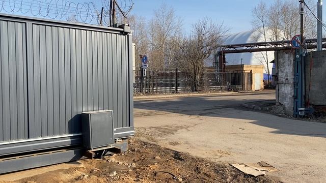 Промышленные откатные ворота шириной 8 м с быстрым приводом
