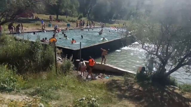 Кадамжай: Жийделик көлүндө 500 дөң ашык эс алуучу сууга түшүп жатат