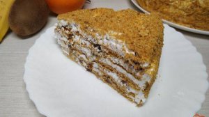 Медовик с изюмом и грецкими орехами