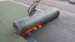 Как правильно раскатывать рулонный кровельный материал на плоской кровле