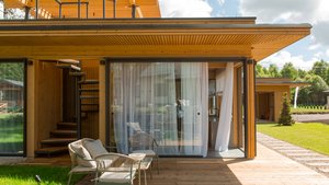 Строительство загородного дома с садом и летним кинотеатром на крыше в Московской области