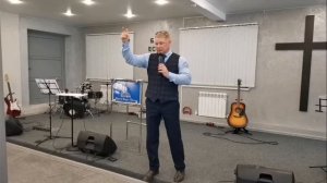 Проповедует пастор церкви "Новая жизнь" Руслан Карамышев, г. Каменск-Уральский.