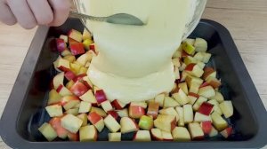 Простой яблочный бисквитный пирог, сочная шарлотка.