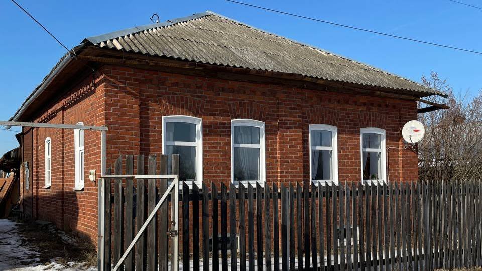 Купили дом в деревне.