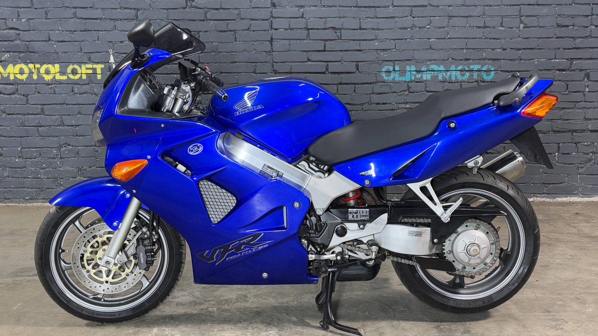 Honda VFR800 blue смотреть онлайн
