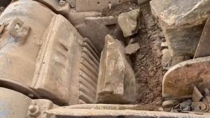 Строительство, дробление щебёнки