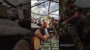 Боец исполняет песню про волонтеров. 797 ДГВП МАКС ВЕТЕР