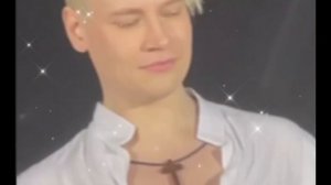 Без тебя... Всё ненужным сразу стало без тебя...