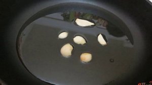 Спагетти с пармезаном и салями