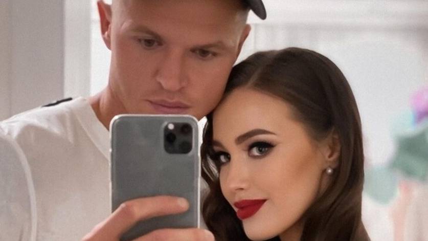 Анастасия Костенко в день 38-летия Дмитрия Тарасова посвятила ему странное стихотворение