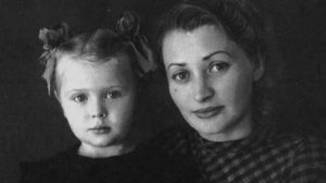 Редкие детские фото советских актеров со своими родителями. Часть 5