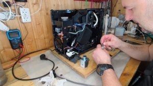 Пришла весна, приехали на дачу, а там кофемашина потекла...