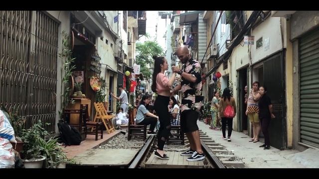 Albir Rojas - Ngọc Naru Kizomba improvisation 2019 @Hanoi’s train street смотреть онлайн