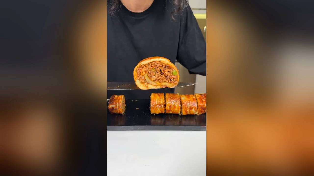 Румяный картофельный рулет с фаршем и сырной корочкой. Идеальное второе блюдо