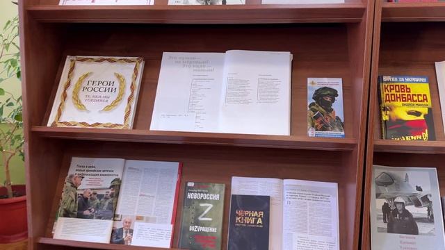 Работаю в библиотеке // ставлю выставку, перехожу в другой отдел, завела хомяка смотреть онлайн