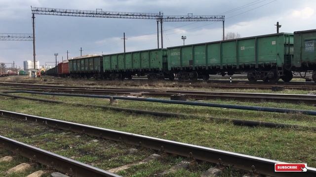 снимаем сортировку грузовых вагонов на сортировочной горке под ЧМЭ3 смотреть онлайн