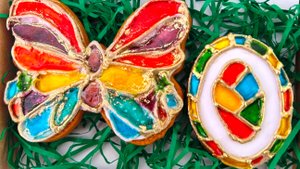 Прянички  на Пасху в витражном и деревенском стиле