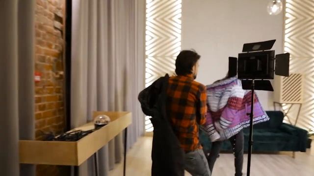 Ян Топлес в лофте ВИТРИНА