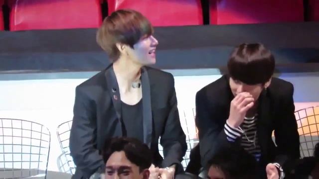 Bts V jungkook reaction to big bang bae bae in MAMA 2015 (720p)