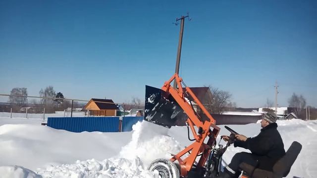 Самодельный погрузчик. Уборка снега 2021 смотреть онлайн