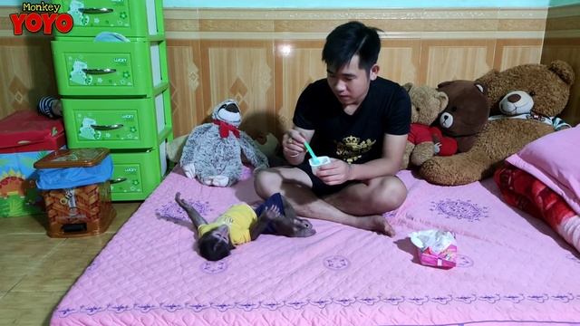 Dad teaches YoYo JR to cross his arms