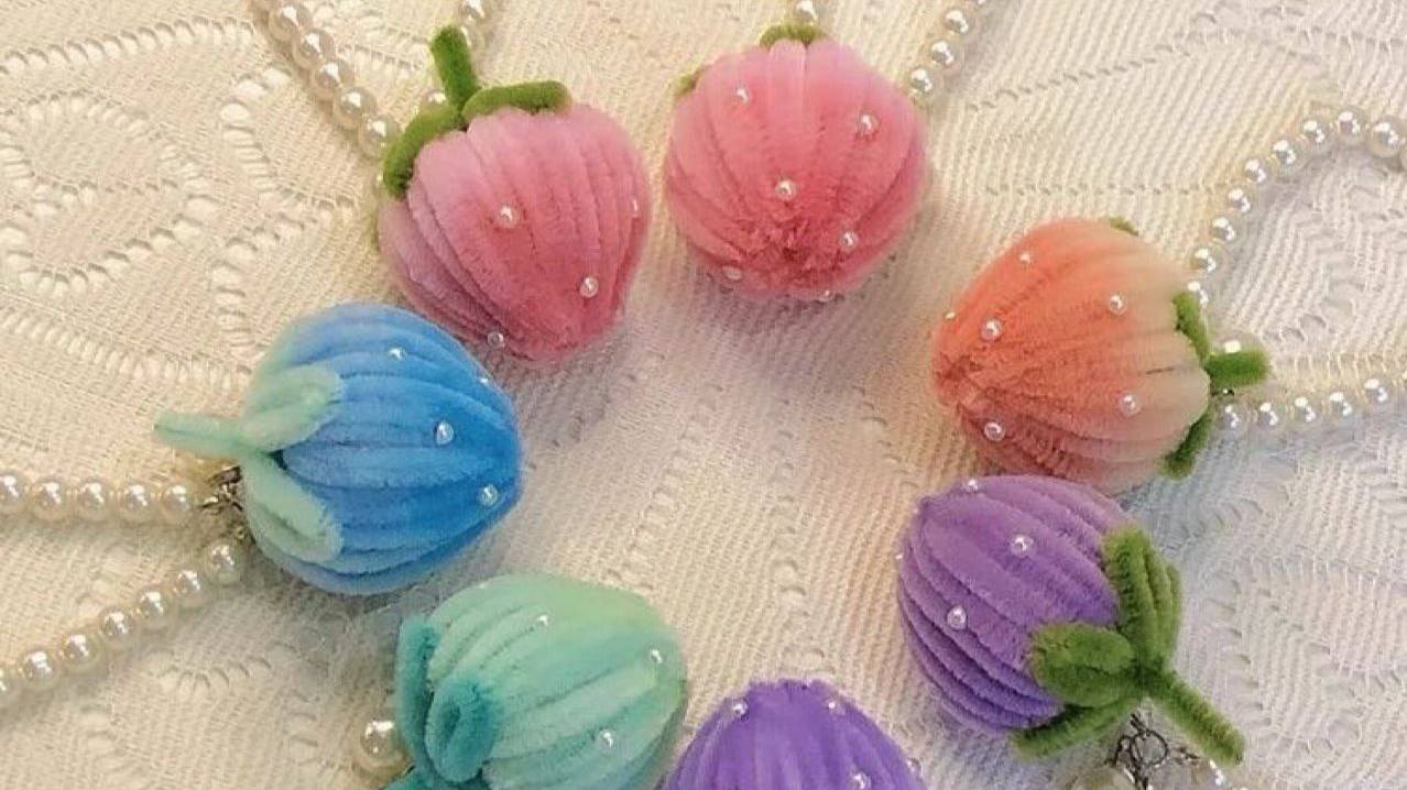 Клубничка из синельной проволоки