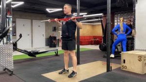 Протяжка на грудь (толчковым хватом)