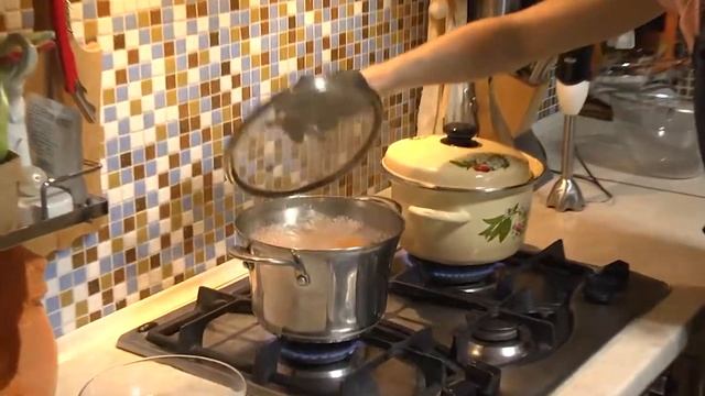 «Відеокухня» №20. Олена Дяченко готує молочну кашу з гарбуза смотреть онлайн