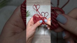 Сердечко из бумажной лозы на шпажке