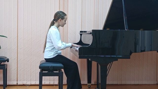 маленькая прелюдия D Moll-И.С.Бах
этюд №1 -К.Черни ор.299
