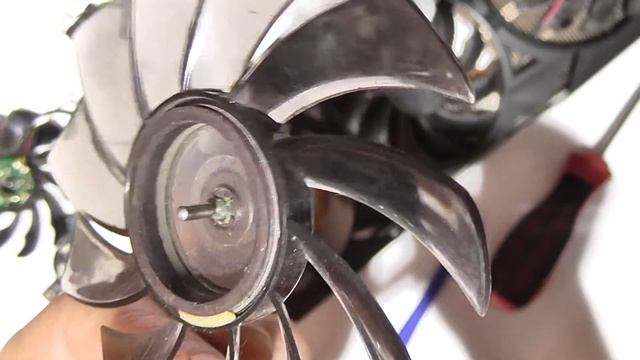 Ремонт вентилятора Gigabyte Windforce. Чего нельзя делать и почему крыльчатку нельзя срывать силой.