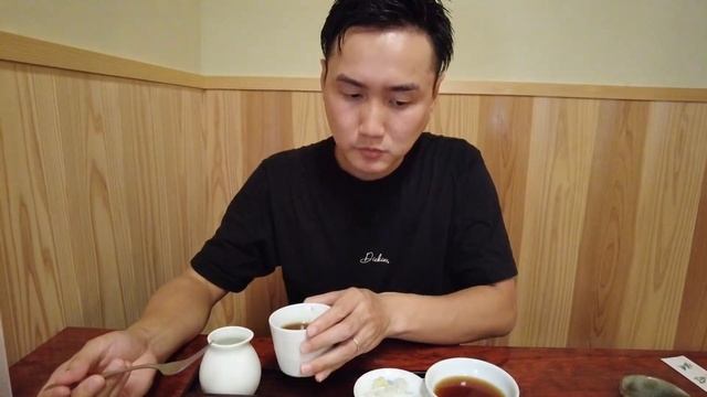 Японец ест ТОЛЬКО ВИЛКОЙ 24 ЧАСА. Запрет на палочки! смотреть онлайн