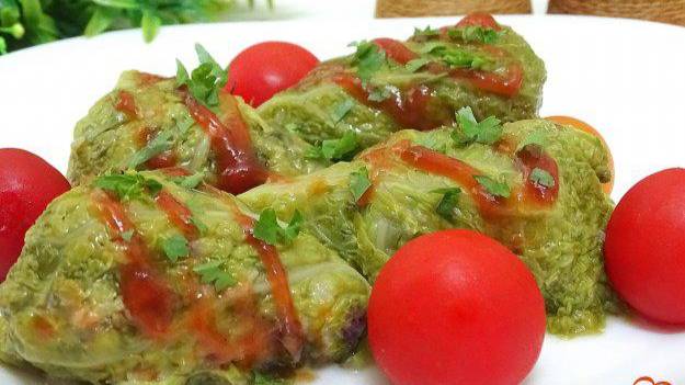 Постные голубцы с рисом и шпинатом