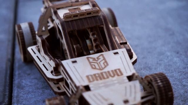 Набор из двух сборных моделей багги с пружинным мотором "Дорога ярости" от DROVO смотреть онлайн