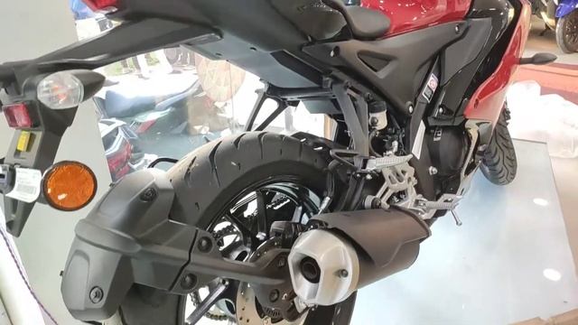 Yamaha R15 v4 Metallic Red colour | Price & Features | Walkaround Video