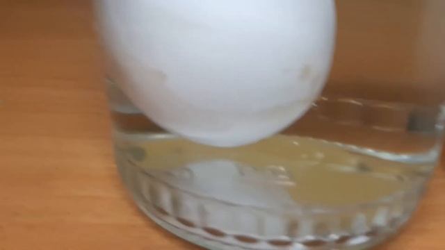 Как проверить яйца на свежесть в домашних условиях смотреть онлайн