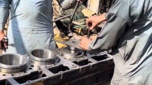 Невероятная реконструкция двигателя Caterpillar: Возвращение к жизни сломанного двигателя!