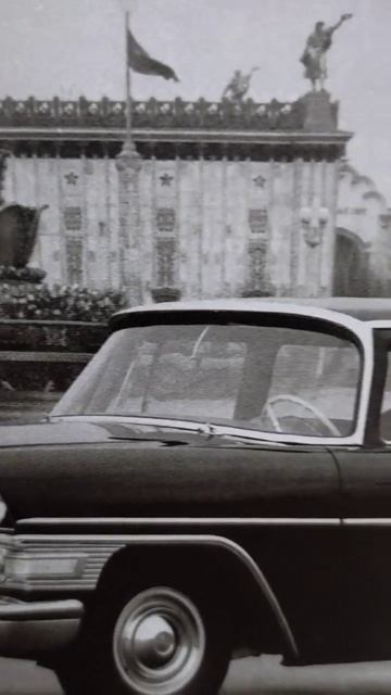 Car Gaz-13 CHAYKA. USSR. смотреть онлайн