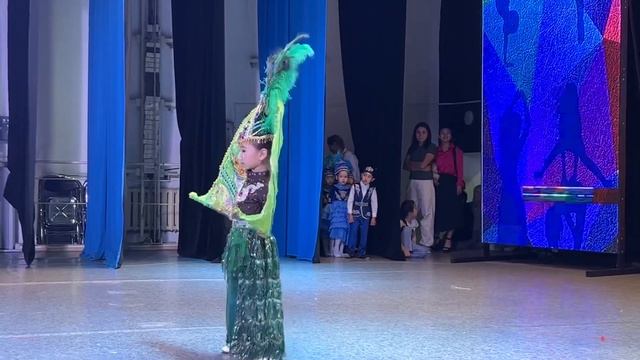 Павлин танец для детей смотреть онлайн