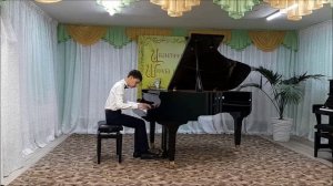 Колчин Артём 13 лет. С.Прокофьев "Мимолетности" 10,17; Э.Григ "Танец из Йольстера"