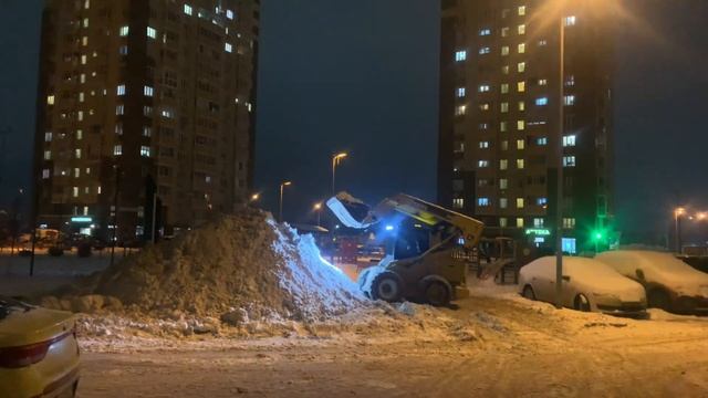 Снегопад Москва. Ноябрь 2023. Уборка снега. John Deere 328. Bobcat смотреть онлайн