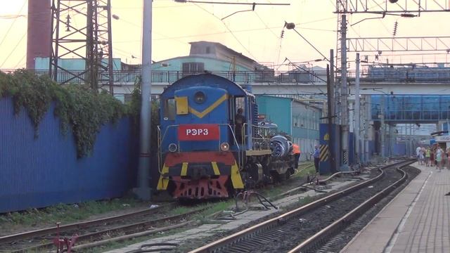 Тепловоз ТЭМ1М-0923 с грузовыми вагонами смотреть онлайн