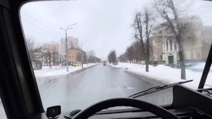 РАЗВАЛИЛ ФАСАД РЕСТОРАНА😰И ЗАСТРЯЛ… напряжённый день.КАМАЗ 55111 самосвал. Юный камазист
