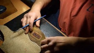 Как заклепать клёпку.Эксклюзивные изделия из кожи. 6ч.Портмоне мужской. Тиснение под кожу крокодила