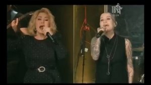 А теперь — песня!