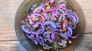 Салат из говядины с овощами и фасолью