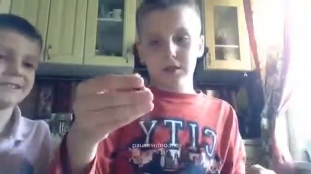 Распаковка наборов Лего и пистолета с глушителем. смотреть онлайн