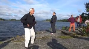 Цигун. Создатель школы Ци Гун Дао китайский мастер Ли Юн. Вращаем бёдрами.